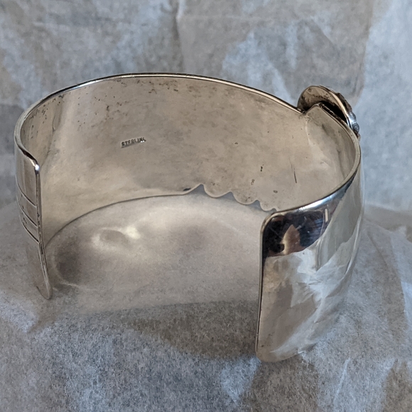 Antique, Navajo, STERLING SILVER MOP cuff bracelet - Picture 8 of 10